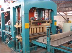 Automatic concrete block making machine