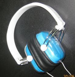 Elegant foldable music headphone