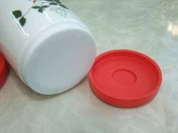 ceramic mug with silicone lid