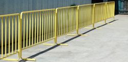 Pedestrian &amp; Crowd Control Barriers For Public